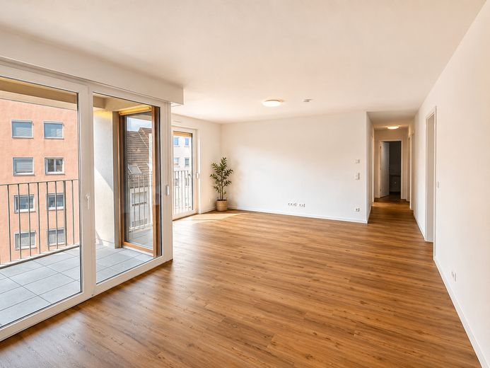 Neuwertige 4-Zimmer-Wohnung in Offenbach – Wohnzimmer ohne Möbel