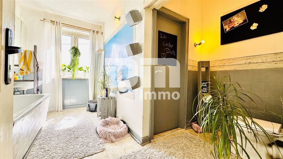 Vielseitiges Raumwunder mit Potenzial: Ein- bis Zweifamilienhaus im Herzen von Amt Creuzburg – OG Bad / Wanne