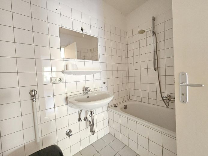 Appartamento con 3,5 locali, completamente ristrutturato, con balconi a Laim – Foto 12