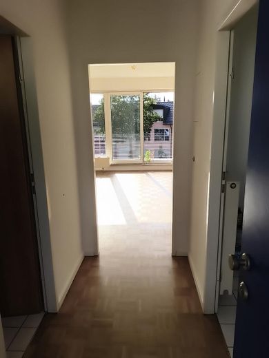 1-room apartment with great west-facing balcony – Flur, Zimmer