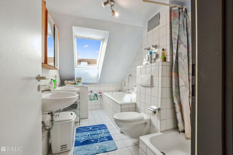 Charmante 3,5-Zimmerwohnung im 2. OG in ruhiger Lage – Tageslichtbad