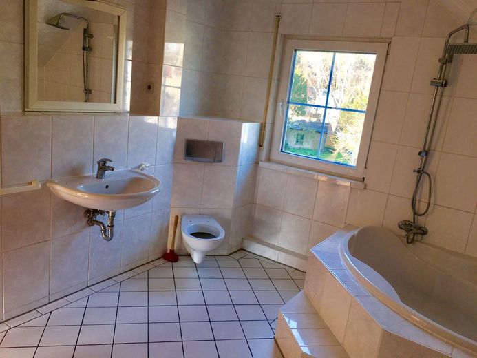 Casa unifamiliar con vivienda independiente - Inversión de capital - VENTA PRIVADA – DG Bad