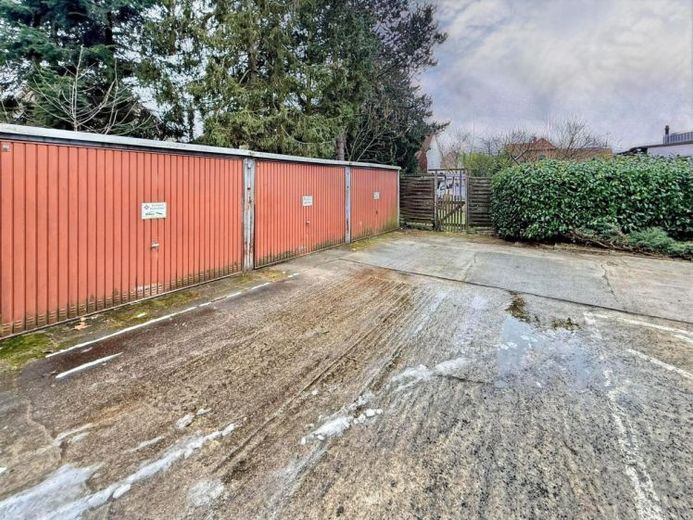 Gepflegtes Wohn- und Geschäftshaus mit 7 Einheiten und 4 Garagen direkt im Zentrum von Seelze – Foto 1