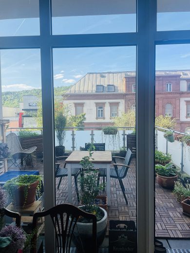 شقة جذابة خالية من العوائق في المدينة مع تراس كبير – Blick aus dem Wohnzimmer auf d