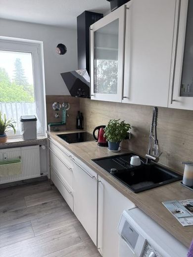 Mieszkanie 3-pokojowe blisko centrum z balkonem i nowoczesnym wyposażeniem – Küche