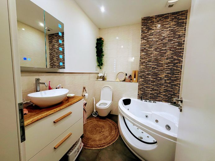 Casa familiare del 2021 a Bellenberg, Neu-Ulm | 5 locali | Giardino | Garage | senza provvigione – Wellnessbad DG