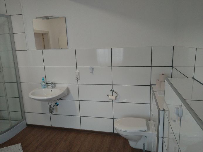 Viel Platz für ein gutes Leben in diesem freistehenden Einfamilienhaus mit Garten + Einliegerwohnung – sauber Platz