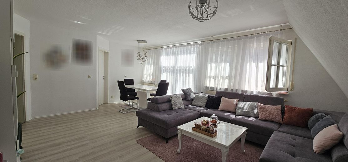 Meraviglia urbana degli spazi: maisonette di 4 locali inondata di luce nel cuore di Öhringen (senza provvigione!) – Wohn-Esszimmer 