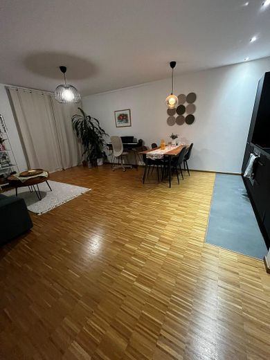 Modern 2-room apartment with underground parking space – Wohnbereich