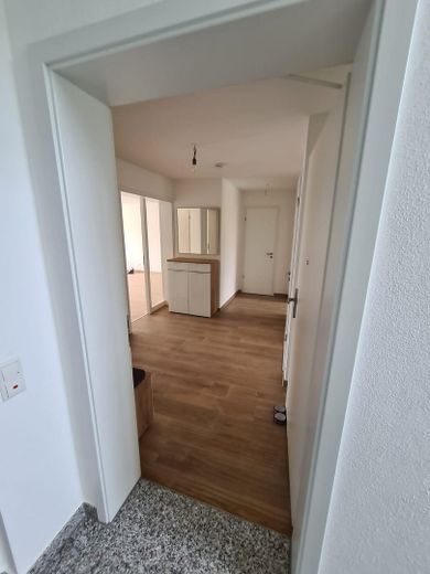 Abitare in esclusiva ad Augsburg-Göggingen: l’eleganza moderna incontra il comfort abitativo di alto livello – Blick in Flur