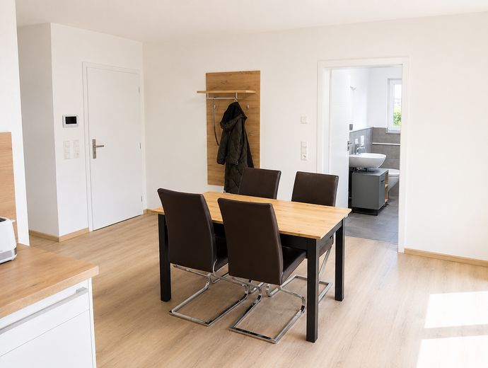Möblierte 2-Zimmer-Neubauwohnung, Terasse, PKW-Stellplatz – Essbereich