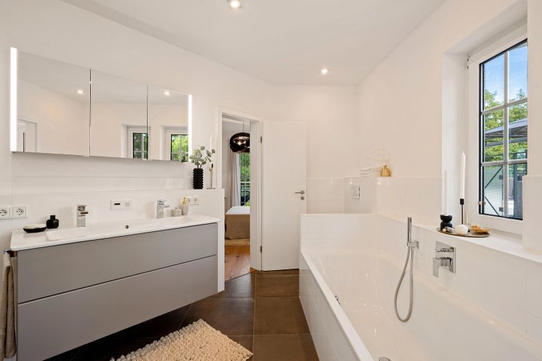 Provisionsfrei & sofort bezugsfertig: 4-Zi-Wohlfühloase mit 86 m² Sonnenterrasse – Badezimmer