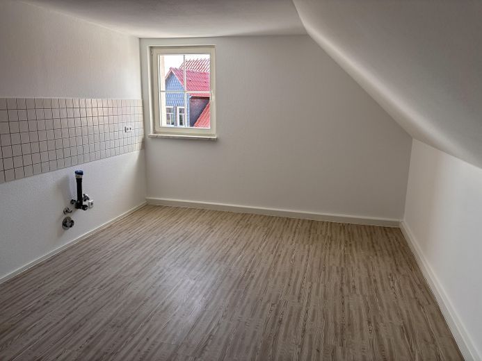 ruhige Dachgeschosswohnung mit hellen Räumen – Küche