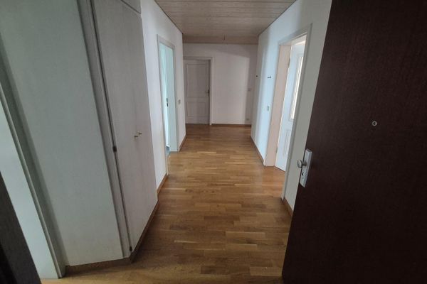 Exklusive 4-Zimmer-Wohnung mit EBK und Stellplatz in Stuttgart