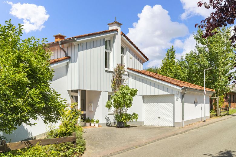 Architektenhaus mit traumhaftem Ausblick über Northeim und das Leinetal zu verkaufen – फोटो 3