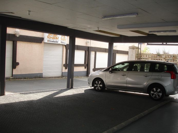 Solide Kapitalanlage mit 5,6 % Rendite inkl. Abgeschlossenheitsbescheinigung. Provisionsfrei – Carports