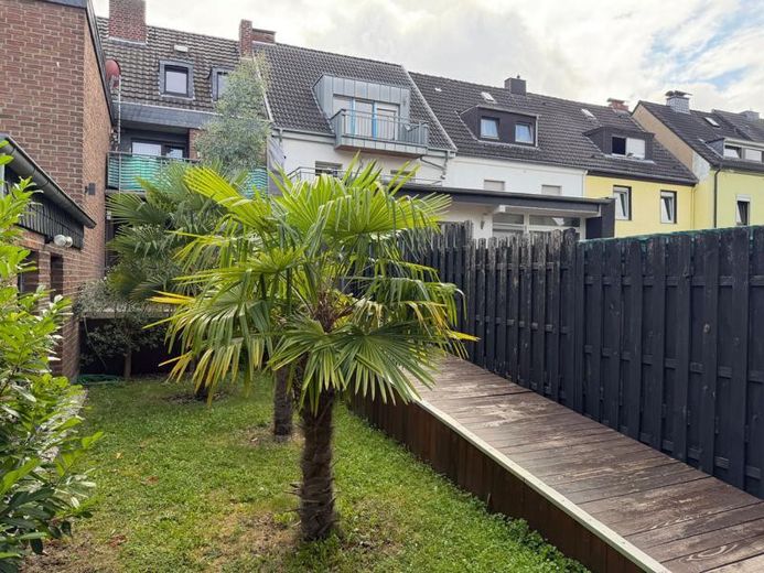***4-5-Zimmer Wohnung mit Garten*** – Gartenaufgang