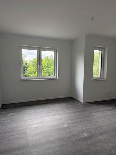 Moderne 4-Zimmer-Wohnung mit großzügiger, überdachter Terrasse/Balkon, Aufzug & Wärmepumpe – Foto 10