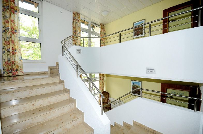 3-Sterne Businesshotel mit 64 Zimmern – Treppenhaus