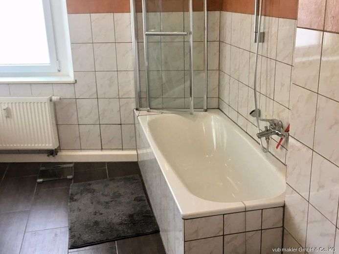 Attraktives Mehrfamilienhaus in Hof - hohe Rendite, Pelletheizung , Dach erneuert &amp; laufend saniert – VUB0002423-16