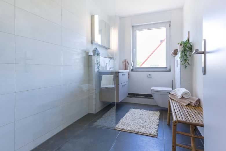 *** Provisionsfrei und sofort verfügbar: Moderne Doppelhaushälfte in toller Lage *** – Duschbad OG