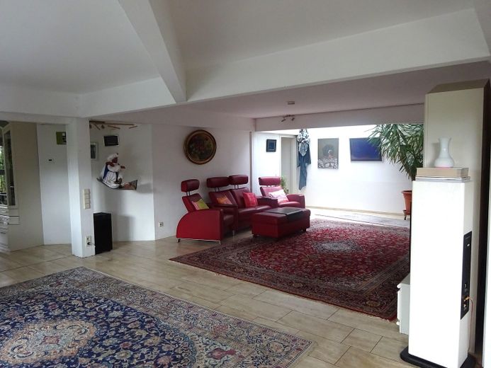 Große Maisonette mit Garten und Biotop – Wohnzimmer