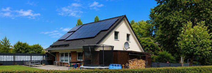 Modernisiertes Einfamilienhaus in ruhiger Sackgassenlage mit Kamin, PV-Anlage und großem Grundstück – Außenansicht