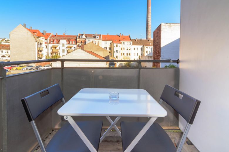 1 Zimmer Apartment komplett möbliert mit Balkon und Badewanne – Foto 5