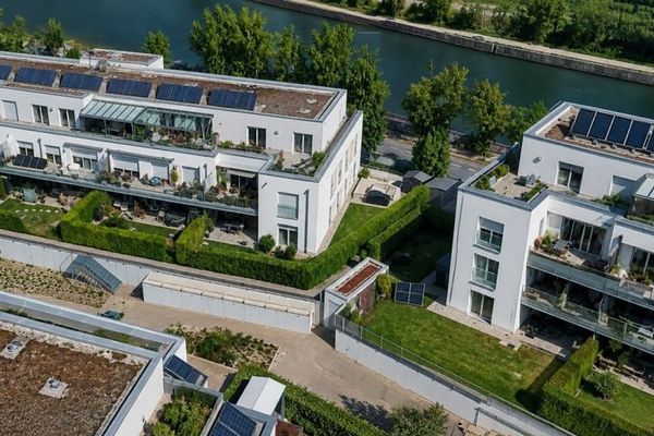 شقة بنتهاوس حصرية في غرونديغ بارك فورث-دامباخ