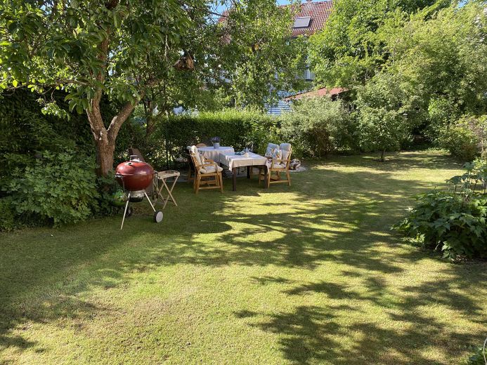 Verzorgde twee-onder-een-kapwoning op toplocatie - vrij van makelaarscourtage – Garten hinten