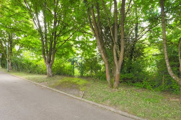 Einmalige Gelegenheit - Große Baulücke in absoluter TOP-Lage in der Südstadt von Pforzheim!