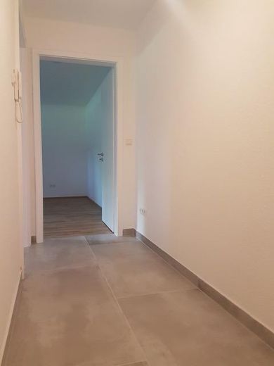 1 ZKB neues Bad, Küche & Elektrik / Lassallestr / Parkett – Flur