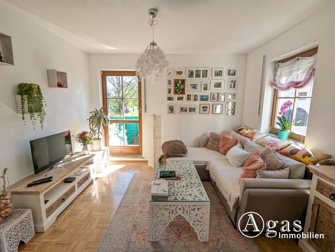 4-Zi-Wohnung mit 2 Balkonen, Loggia und Garage in der beliebten Wohnanlage "Birkenhof" in Leegebruch – Wohnzimmer möbliert