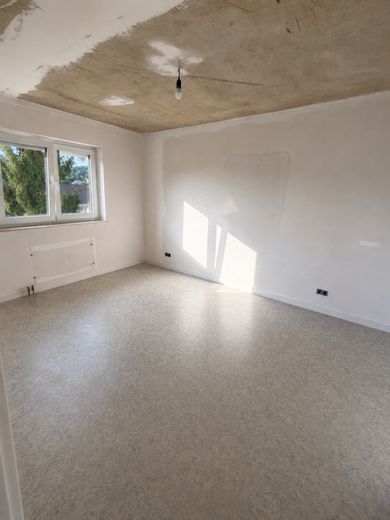 Puderbach'ta kiralık 3 odalı daire (88m²) teraslı, şu anda yenileniyor – Schlafzimmer (Istzustand)