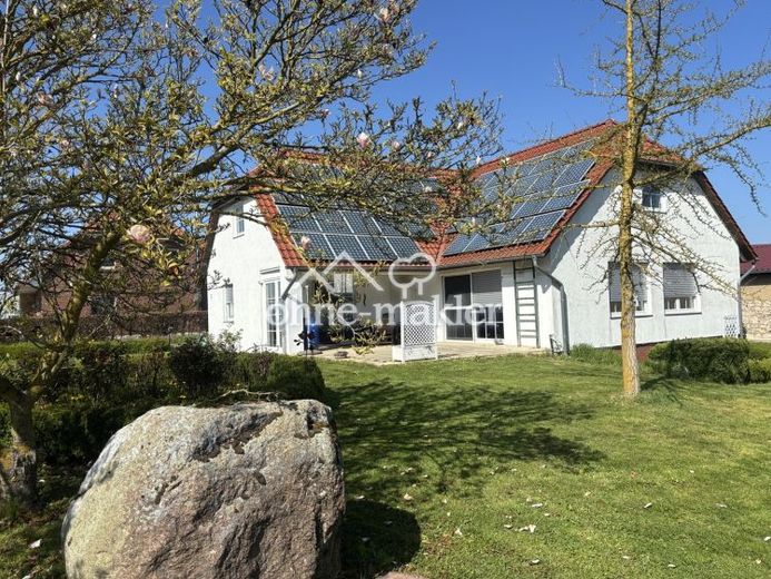 Einfamilienhaus auf großem Grundstück – Foto 1