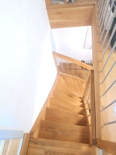 Super Lage im Herzen von Herborn - Doppelhaushälfte 130 qm zu vermieten – Treppenhaus