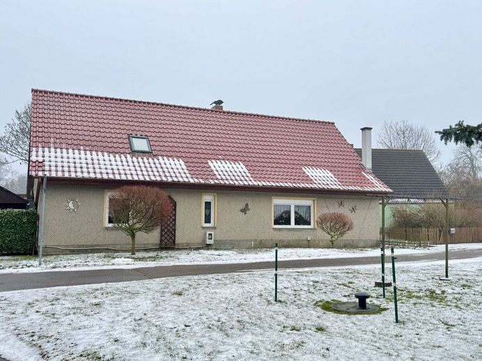 HORN IMMOBILIEN ++ freistehendes Einfamilienhaus in Pasenow bei Woldegk – Nutzen Sie Ihre Chance!
