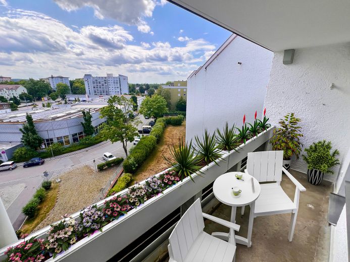 Loggia (bsp. Möblierung)