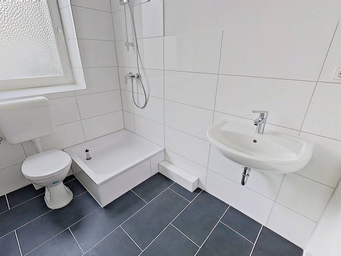 Moderne 2-Zimmer-Wohnung mit BALKON und einer durchdachten Raumaufteilung – Ansicht II: Bad