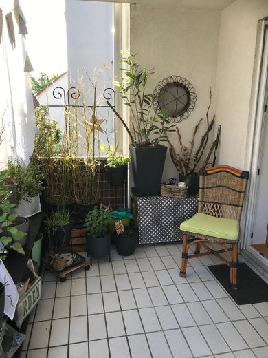 •Commission-free from private seller: Bright 3-room apartment with 2 balconies & underground garage – Balkonseite rechts