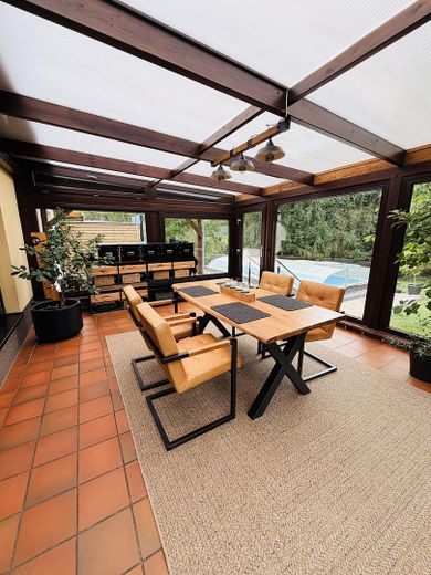 Traumhafte Wohnung in EFH mit Kamin, Garten, Pool, Wintergarten – Foto 6