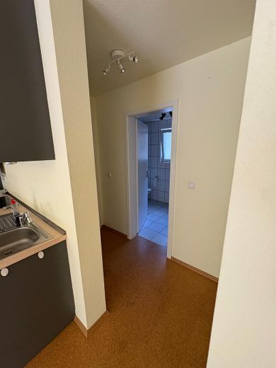 - RESERVIERT - Moderne 2-Zimmer-Wohnung mit Terrasse und Fußbodenheizung – Flur / Badeingang