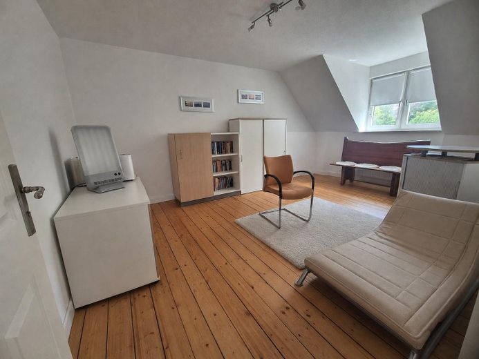 Elegante casa bifamiliare ristrutturata con terreno edificabile urbanizzato a Diemelsee-Adorf – Küche 1. OG mit Anschlüssen