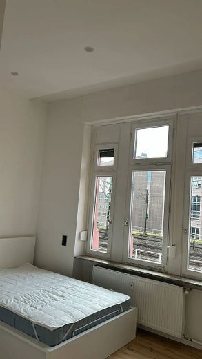 Pokój w mieszkaniu współdzielonym z dobrą infrastrukturą / Emserstraße 40, Frankfurt / WE6 / 2.OG po lewej / pok.1 – Schlafzimmer