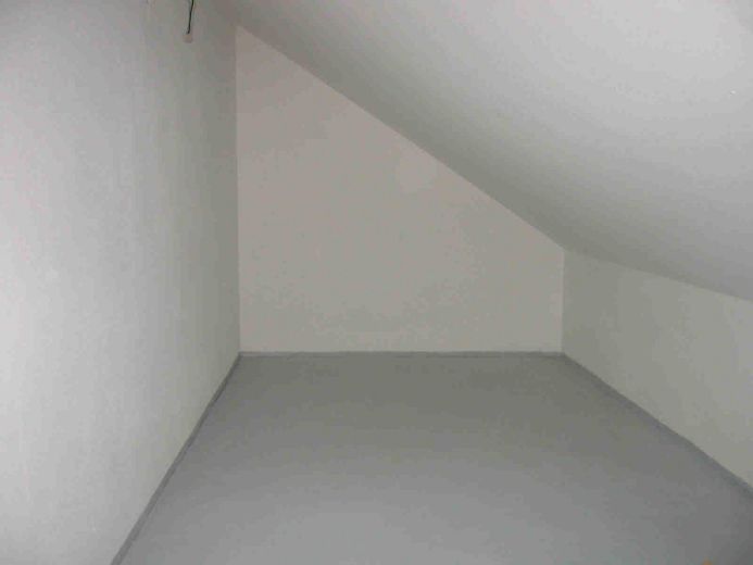 Gepflegte 3 1/2-Zimmer-DG-Wohnung mit gehobener Ausstattung und EBK in Rutesheim - provisionsfrei! – HWR Abstellraum | Strom, LAN