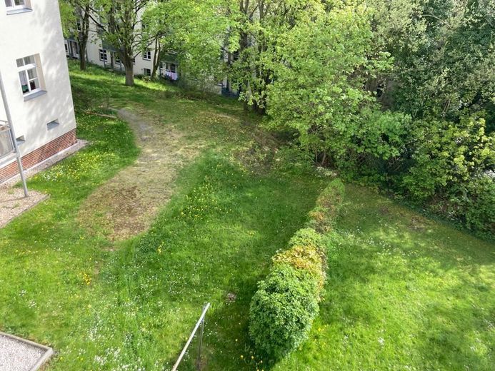 WG-taugliche 3-Zimmer mit Einbauküche, Laminat, Balkon und Wanne in ruhiger Lage! – Garten