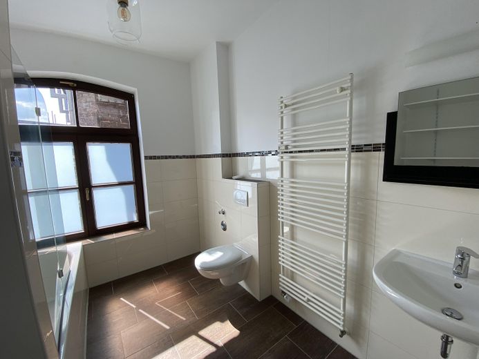Esclusivo appartamento di 2 locali con carattere loft, arredato con materiali di alta qualità – posizione top nel centro storico di Colonia – Vollbad mit Tageslichtfenster