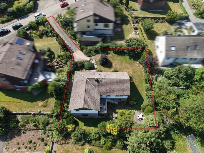 Tolles Einfamilienhaus mit viel Platz und sehr schönem Garten in Schramberg-Sulgen zu verkaufen! – फोटो 1