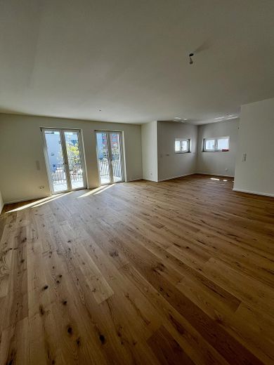 Erstbezug in Frechen: Moderne 4-Zimmer-Wohnung mit Balkon und hochwertiger Ausstattung – Wohnzimmer & Küche
