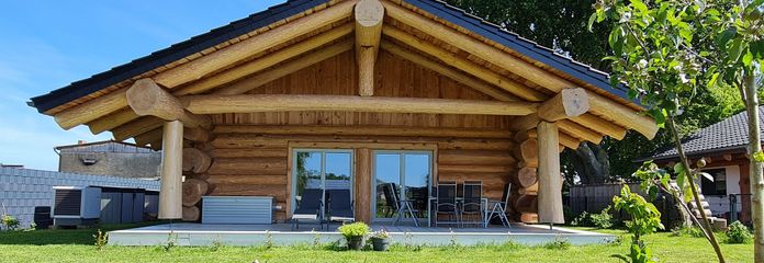 Große überdachte Terrasse